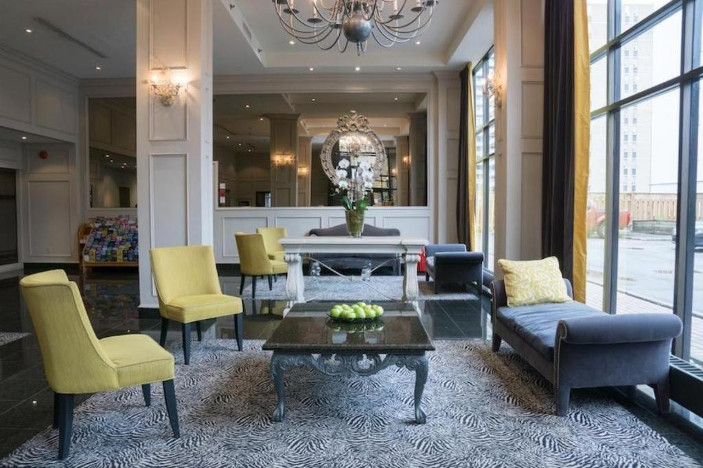 The Roehampton Hotel Toronto Bagian luar foto